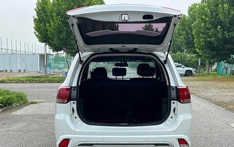 Mitsubishi Outlander III рестайлинг 3, 2021 год, 1 520 000 рублей, 14 фотография