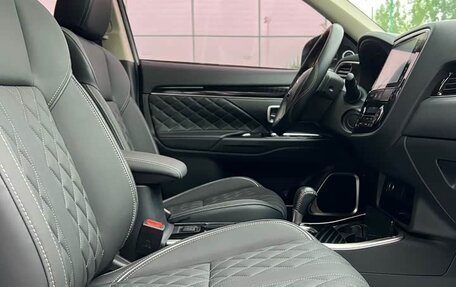 Mitsubishi Outlander III рестайлинг 3, 2021 год, 1 520 000 рублей, 8 фотография