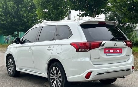 Mitsubishi Outlander III рестайлинг 3, 2021 год, 1 520 000 рублей, 5 фотография