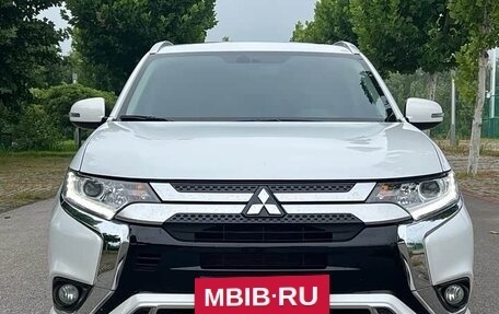 Mitsubishi Outlander III рестайлинг 3, 2021 год, 1 520 000 рублей, 2 фотография