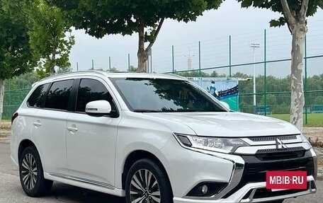 Mitsubishi Outlander III рестайлинг 3, 2021 год, 1 520 000 рублей, 3 фотография