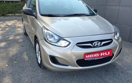 Hyundai Solaris II рестайлинг, 2013 год, 590 000 рублей, 1 фотография