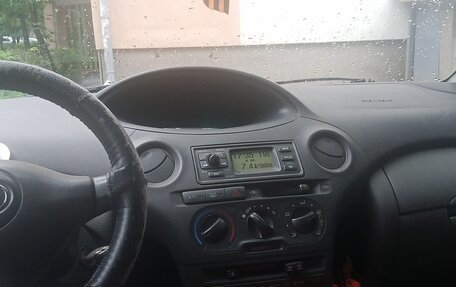 Toyota Yaris I рестайлинг, 2003 год, 330 000 рублей, 2 фотография