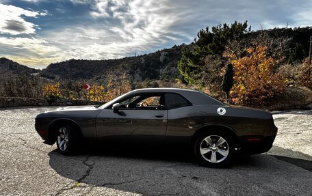 Dodge Challenger III рестайлинг 2, 2015 год, 2 650 000 рублей, 3 фотография