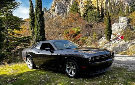 Dodge Challenger III рестайлинг 2, 2015 год, 2 650 000 рублей, 12 фотография
