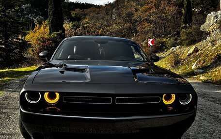 Dodge Challenger III рестайлинг 2, 2015 год, 2 650 000 рублей, 9 фотография