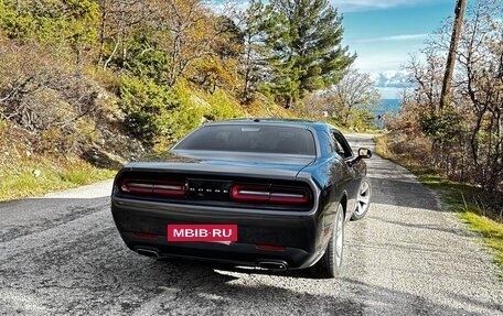 Dodge Challenger III рестайлинг 2, 2015 год, 2 650 000 рублей, 4 фотография