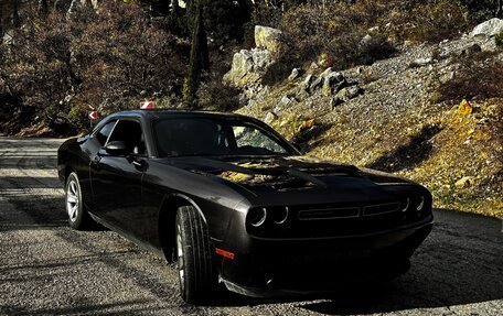 Dodge Challenger III рестайлинг 2, 2015 год, 2 650 000 рублей, 10 фотография