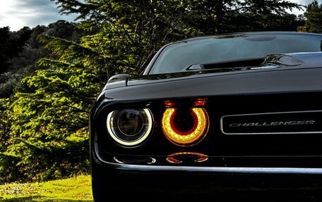 Dodge Challenger III рестайлинг 2, 2015 год, 2 650 000 рублей, 19 фотография
