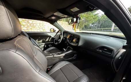 Dodge Challenger III рестайлинг 2, 2015 год, 2 650 000 рублей, 28 фотография