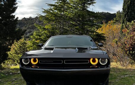Dodge Challenger III рестайлинг 2, 2015 год, 2 650 000 рублей, 23 фотография