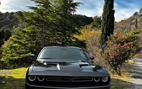 Dodge Challenger III рестайлинг 2, 2015 год, 2 650 000 рублей, 26 фотография
