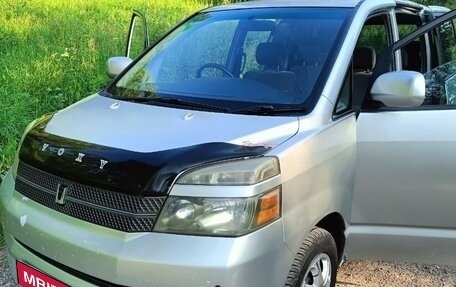 Toyota Voxy II, 2005 год, 850 000 рублей, 1 фотография