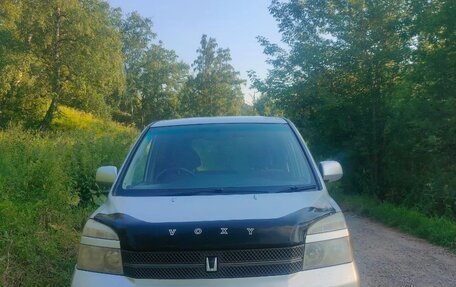 Toyota Voxy II, 2005 год, 850 000 рублей, 3 фотография