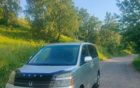 Toyota Voxy II, 2005 год, 850 000 рублей, 4 фотография