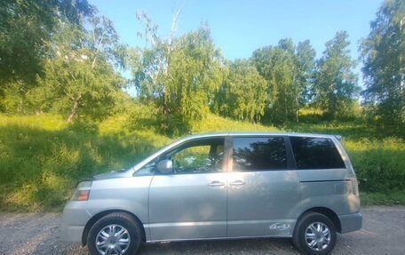 Toyota Voxy II, 2005 год, 850 000 рублей, 5 фотография