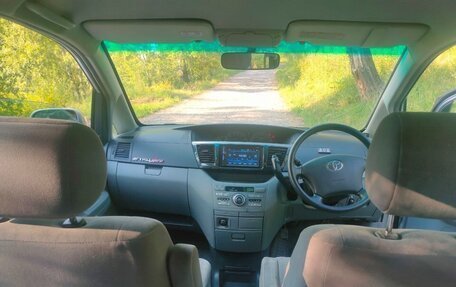 Toyota Voxy II, 2005 год, 850 000 рублей, 11 фотография