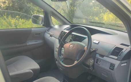 Toyota Voxy II, 2005 год, 850 000 рублей, 12 фотография