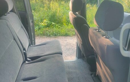 Toyota Voxy II, 2005 год, 850 000 рублей, 14 фотография