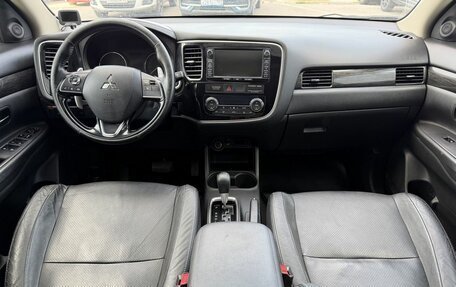 Mitsubishi Outlander III рестайлинг 3, 2015 год, 2 450 000 рублей, 10 фотография