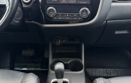 Mitsubishi Outlander III рестайлинг 3, 2015 год, 2 450 000 рублей, 11 фотография