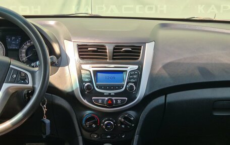 Hyundai Solaris II рестайлинг, 2011 год, 710 000 рублей, 10 фотография