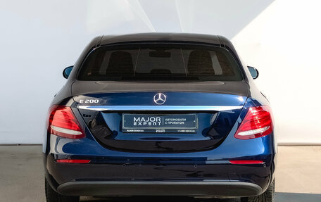 Mercedes-Benz E-Класс, 2018 год, 2 990 000 рублей, 6 фотография