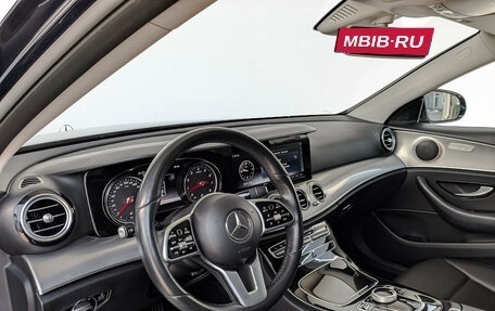 Mercedes-Benz E-Класс, 2018 год, 2 990 000 рублей, 15 фотография