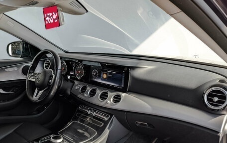 Mercedes-Benz E-Класс, 2018 год, 2 990 000 рублей, 13 фотография