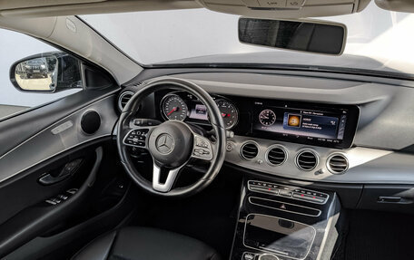 Mercedes-Benz E-Класс, 2018 год, 2 990 000 рублей, 29 фотография