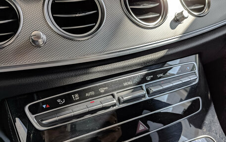 Mercedes-Benz E-Класс, 2018 год, 2 990 000 рублей, 21 фотография