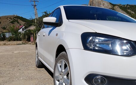 Volkswagen Polo VI (EU Market), 2012 год, 750 000 рублей, 2 фотография