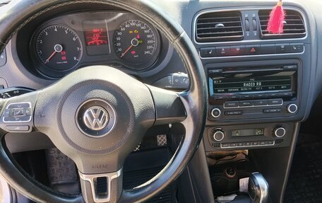 Volkswagen Polo VI (EU Market), 2012 год, 750 000 рублей, 18 фотография
