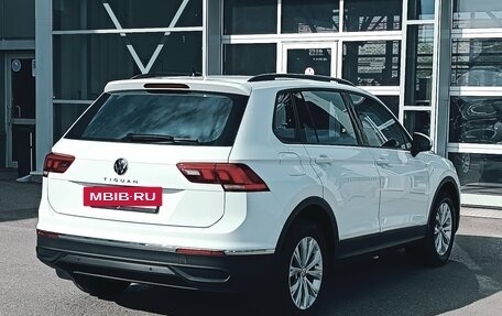 Volkswagen Tiguan II, 2021 год, 2 680 000 рублей, 2 фотография
