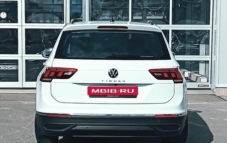 Volkswagen Tiguan II, 2021 год, 2 680 000 рублей, 8 фотография