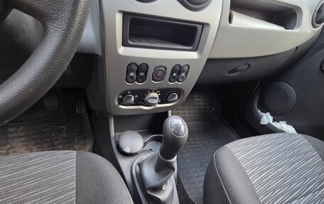 Renault Logan I, 2010 год, 610 000 рублей, 6 фотография
