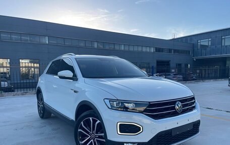 Volkswagen T-Roc I, 2022 год, 1 680 005 рублей, 2 фотография