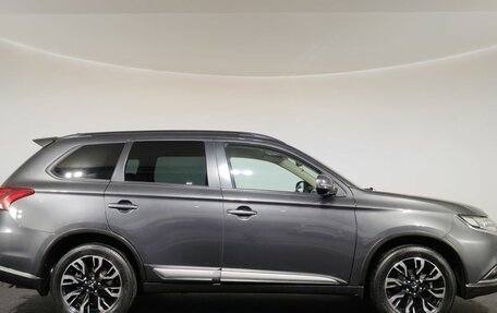 Mitsubishi Outlander III рестайлинг 3, 2022 год, 2 690 000 рублей, 4 фотография