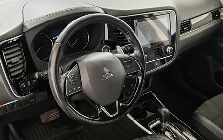 Mitsubishi Outlander III рестайлинг 3, 2022 год, 2 690 000 рублей, 12 фотография