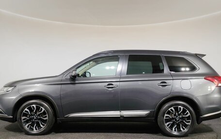 Mitsubishi Outlander III рестайлинг 3, 2022 год, 2 690 000 рублей, 8 фотография