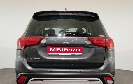 Mitsubishi Outlander III рестайлинг 3, 2022 год, 2 690 000 рублей, 6 фотография