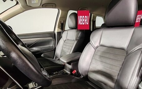 Mitsubishi Outlander III рестайлинг 3, 2022 год, 2 690 000 рублей, 13 фотография