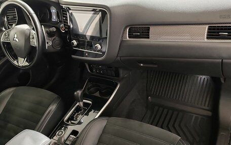 Mitsubishi Outlander III рестайлинг 3, 2022 год, 2 690 000 рублей, 16 фотография