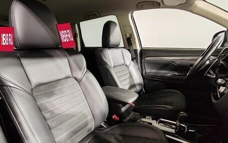 Mitsubishi Outlander III рестайлинг 3, 2022 год, 2 690 000 рублей, 15 фотография