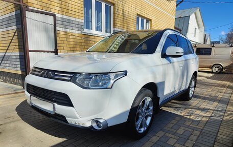 Mitsubishi Outlander III рестайлинг 3, 2013 год, 1 490 000 рублей, 3 фотография