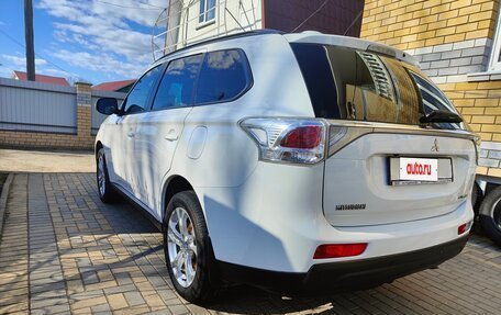 Mitsubishi Outlander III рестайлинг 3, 2013 год, 1 490 000 рублей, 8 фотография