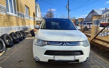 Mitsubishi Outlander III рестайлинг 3, 2013 год, 1 490 000 рублей, 2 фотография