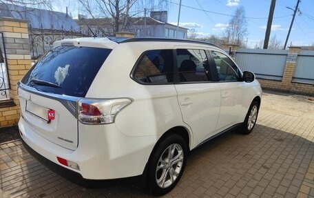 Mitsubishi Outlander III рестайлинг 3, 2013 год, 1 490 000 рублей, 5 фотография