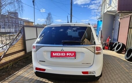 Mitsubishi Outlander III рестайлинг 3, 2013 год, 1 490 000 рублей, 6 фотография