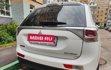 Mitsubishi Outlander III рестайлинг 3, 2013 год, 1 490 000 рублей, 7 фотография